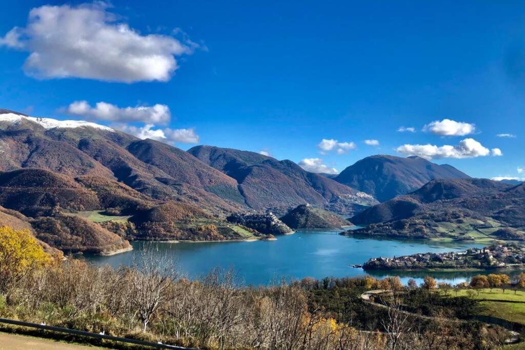 Stanza Con Terrazzo Vista Lago - Lakeholiday Castel di Tora Exterior foto