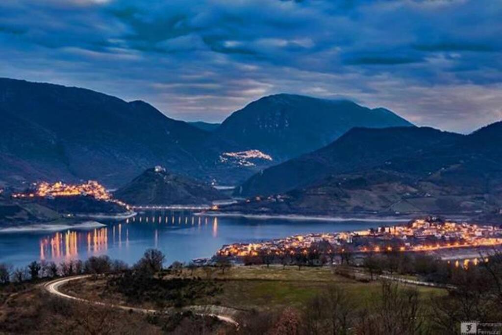 Stanza Con Terrazzo Vista Lago - Lakeholiday Castel di Tora Exterior foto
