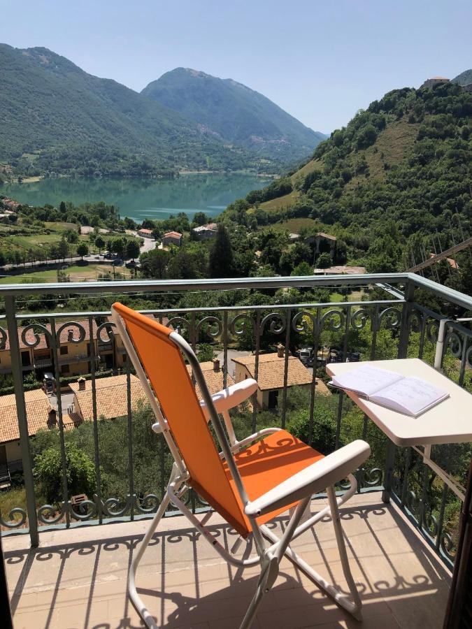 Stanza Con Terrazzo Vista Lago - Lakeholiday Castel di Tora Exterior foto